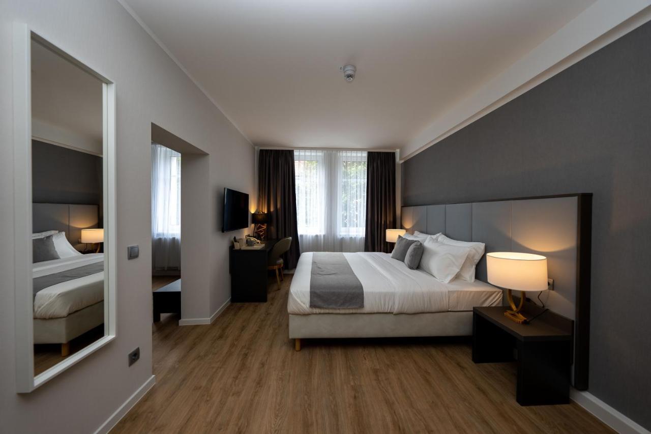 Hotel Emily Neue Messe 4*